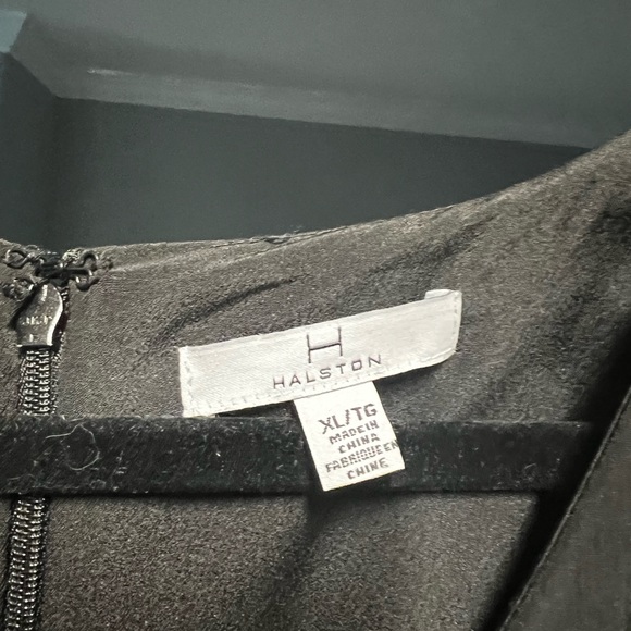 Halston, long sleeve, black Jumper with plunging neck line. Size XL - Picture 3 of 3